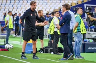 Kiev, Ukrayna - 26 Mayıs 2018: Jürgen Klopp ve Frank Lampard 2018 Uefa Şampiyonlar Ligi final maçında Real Madrid ve Liverpool, Ukrayna arasında önce