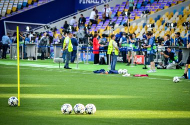 Kiev, Ukrayna - 26 Mayıs 2018: Futbol topları Şampiyonlar Ligi final yalan 2018 Uefa Şampiyonlar Ligi final maçı, Ukrayna önce'nın bahçesinde
