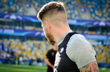 Kiev, Ukrayna - 26 Mayıs 2018: Alberto Moreno ve eğitim 2018 Uefa Şampiyonlar Ligi final maçında Real Madrid ve Liverpool, Ukrayna arasında önce bir Liverpool futbol oyuncuları