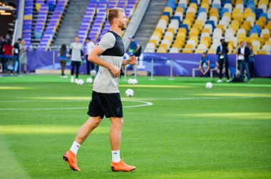 Kiev, Ukrayna - 26 Mayıs 2018: Ragnar Klavan ve eğitim 2018 Uefa Şampiyonlar Ligi final maçında Real Madrid ve Liverpool, Ukrayna arasında önce bir Liverpool futbol oyuncuları