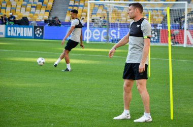 Kiev, Ukrayna - 26 Mayıs 2018: James Milner ve eğitim 2018 Uefa Şampiyonlar Ligi final maçında Real Madrid ve Liverpool, Ukrayna arasında önce bir Liverpool futbol oyuncuları