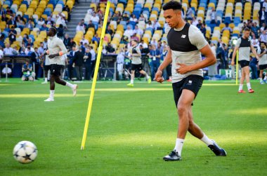 Kiev, Ukrayna - 26 Mayıs 2018: Trent Alexander-Arnold ve eğitim 2018 Uefa Şampiyonlar Ligi final maçında Real Madrid ve Liverpool, Ukrayna arasında önce bir Liverpool futbol oyuncuları