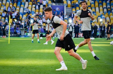 Kiev, Ukrayna - 26 Mayıs 2018: Ben Woodburn ve eğitim 2018 Uefa Şampiyonlar Ligi final maçında Real Madrid ve Liverpool, Ukrayna arasında önce bir Liverpool futbol oyuncuları