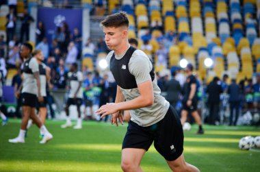 Kiev, Ukrayna - 26 Mayıs 2018: Ben Woodburn ve eğitim 2018 Uefa Şampiyonlar Ligi final maçında Real Madrid ve Liverpool, Ukrayna arasında önce bir Liverpool futbol oyuncuları