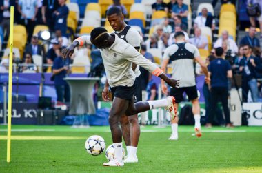 Kiev, Ukrayna - 26 Mayıs 2018: Sadio Mane ve eğitim 2018 Uefa Şampiyonlar Ligi final maçında Real Madrid ve Liverpool, Ukrayna arasında önce bir Liverpool futbol oyuncuları