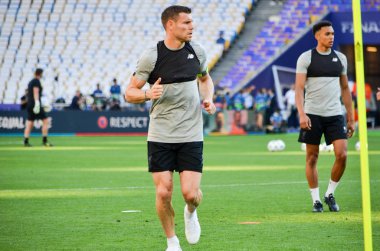 Kiev, Ukrayna - 26 Mayıs 2018: James Milner ve eğitim 2018 Uefa Şampiyonlar Ligi final maçında Real Madrid ve Liverpool, Ukrayna arasında önce bir Liverpool futbol oyuncuları