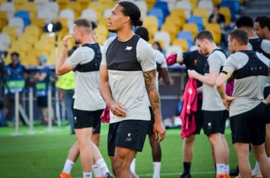 Kiev, Ukrayna - 26 Mayıs 2018: Virgil van Dijk ve eğitim 2018 Uefa Şampiyonlar Ligi final maçında Real Madrid ve Liverpool, Ukrayna arasında önce bir Liverpool futbol oyuncuları