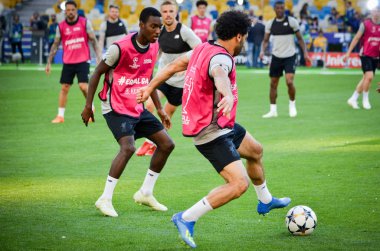 Kiev, Ukrayna - 26 Mayıs 2018: Mohamed Salah ve eğitim 2018 Uefa Şampiyonlar Ligi final maçında Real Madrid ve Liverpool, Ukrayna arasında önce bir Liverpool futbol oyuncuları