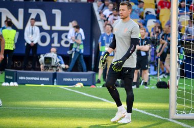 Kiev, Ukrayna - 26 Mayıs 2018: Simon Mignolet ve eğitim 2018 Uefa Şampiyonlar Ligi final maçında Real Madrid ve Liverpool, Ukrayna arasında önce bir Liverpool futbol oyuncuları