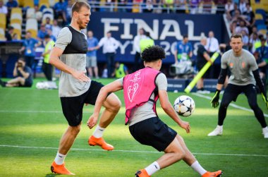 Kiev, Ukrayna - 26 Mayıs 2018: Adam Bogdan ve eğitim 2018 Uefa Şampiyonlar Ligi final maçında Real Madrid ve Liverpool, Ukrayna arasında önce bir Liverpool futbol oyuncuları