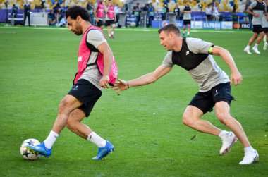 Kiev, Ukrayna - 26 Mayıs 2018: Mohamed Salah ve eğitim 2018 Uefa Şampiyonlar Ligi final maçında Real Madrid ve Liverpool, Ukrayna arasında önce bir Liverpool futbol oyuncuları