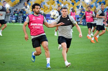 Kiev, Ukrayna - 26 Mayıs 2018: Mohamed Salah ve eğitim 2018 Uefa Şampiyonlar Ligi final maçında Real Madrid ve Liverpool, Ukrayna arasında önce bir Liverpool futbol oyuncuları