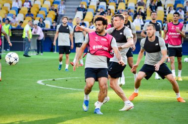 Kiev, Ukrayna - 26 Mayıs 2018: Mohamed Salah ve eğitim 2018 Uefa Şampiyonlar Ligi final maçında Real Madrid ve Liverpool, Ukrayna arasında önce bir Liverpool futbol oyuncuları