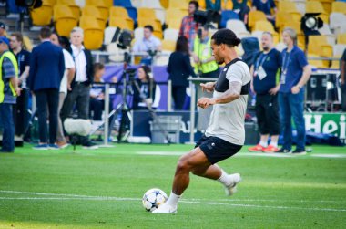 Kiev, Ukrayna - 26 Mayıs 2018: Virgil van Dijk ve eğitim 2018 Uefa Şampiyonlar Ligi final maçında Real Madrid ve Liverpool, Ukrayna arasında önce bir Liverpool futbol oyuncuları