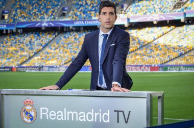 Kiev, Ukrayna - 26 Mayıs 2018: Çalışma bölge 2018 önce gazeteci ile resmi Tv kanalı Real Madrid Uefa Şampiyonlar Ligi Finali Maç Milli Güvenlik olimpiyskiy Stadyumu'nda, Ukrayna
