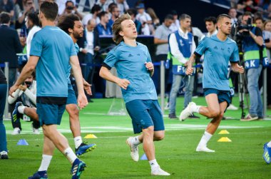 Kiev, Ukrayna - 26 Mayıs 2018: Luka Modric ve eğitim 2018 Uefa Şampiyonlar Ligi final maçında Real Madrid ve Liverpool, Ukrayna arasında daha önce Real Madrid futbol oyuncuları