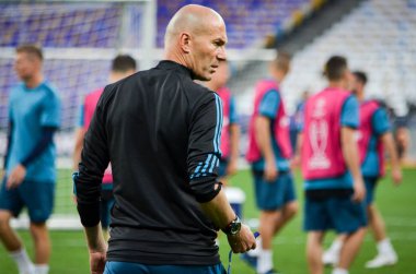 Kiev, Ukrayna - 26 Mayıs 2018: Zinedine Zidane ve eğitim 2018 Uefa Şampiyonlar Ligi final maçında Real Madrid ve Liverpool, Ukrayna arasında daha önce Real Madrid futbol oyuncuları