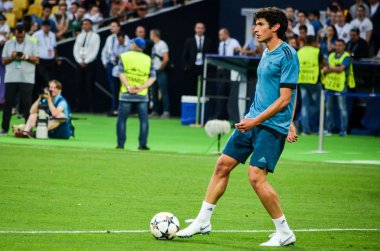 Kiev, Ukrayna - 26 Mayıs 2018: Jesus Vallejo ve eğitim 2018 Uefa Şampiyonlar Ligi final maçında Real Madrid ve Liverpool, Ukrayna arasında daha önce Real Madrid futbol oyuncuları