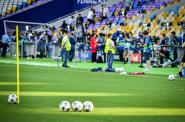 Kijów Ukraina Maja 2018 Piłki Champions League Final Leżą Trawniku — Zdjęcie stockowe