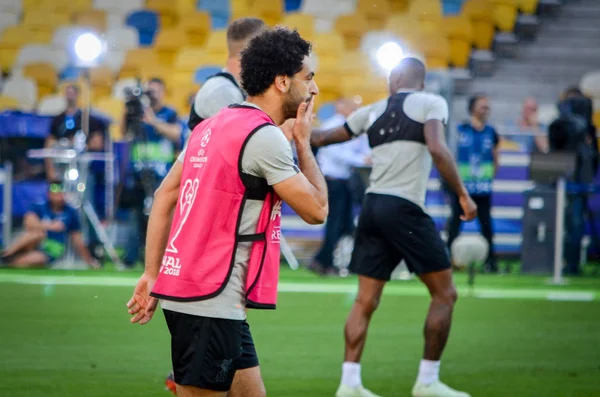 Kiev, Ukrayna - 26 Mayıs 2018: Mohamed Salah ve eğitim 2018 Uefa Şampiyonlar Ligi final maçında Real Madrid ve Liverpool, Ukrayna arasında önce bir Liverpool futbol oyuncuları
