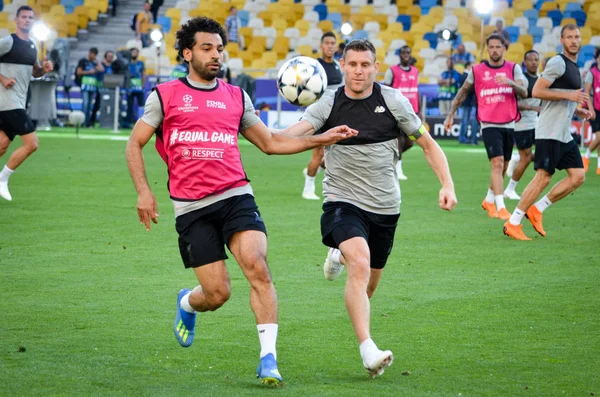 Kiev, Ukrayna - 26 Mayıs 2018: Mohamed Salah ve eğitim 2018 Uefa Şampiyonlar Ligi final maçında Real Madrid ve Liverpool, Ukrayna arasında önce bir Liverpool futbol oyuncuları
