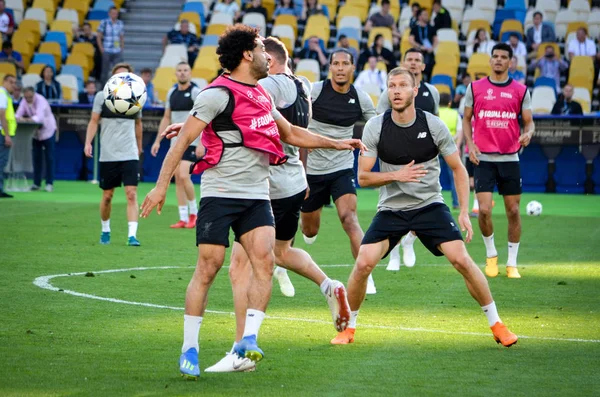 Kiev, Ukrayna - 26 Mayıs 2018: Mohamed Salah ve eğitim 2018 Uefa Şampiyonlar Ligi final maçında Real Madrid ve Liverpool, Ukrayna arasında önce bir Liverpool futbol oyuncuları