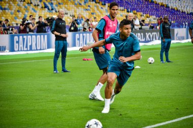 Kiev, Ukrayna - 26 Mayıs 2018: Casemiro ve eğitim 2018 Uefa Şampiyonlar Ligi final maçında Real Madrid ve Liverpool, Ukrayna arasında daha önce Real Madrid futbol oyuncuları