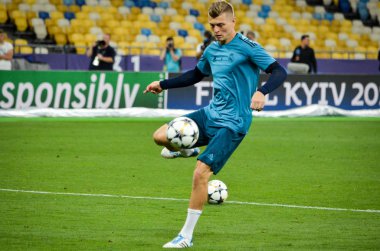 Kiev, Ukrayna - 26 Mayıs 2018: Toni Kroos ve eğitim 2018 Uefa Şampiyonlar Ligi final maçında Real Madrid ve Liverpool, Ukrayna arasında daha önce Real Madrid futbol oyuncuları