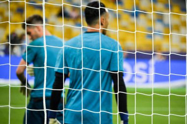 Kiev, Ukrayna - 26 Mayıs 2018: Uefa Şampiyonlar Ligi Finali kaleci Keilor Navas 2018 önce ağ geçidi arkasında maç Real Madrid ve Liverpool, Ukrayna arasında