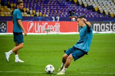 Kiev, Ukrayna - 26 Mayıs 2018: Lucas Vazquez ve eğitim 2018 Uefa Şampiyonlar Ligi final maçında Real Madrid ve Liverpool, Ukrayna arasında daha önce Real Madrid futbol oyuncuları