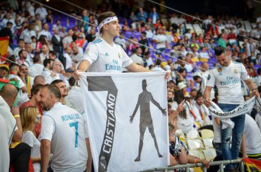 Kiev, Ukrayna - 26 Mayıs 2018: 2018 Uefa Şampiyonlar Ligi final maçı önce Real Madrid ve Liverpool, Ukrayna arasında Stadı nda Real Madrid hayranları onların takım destek
