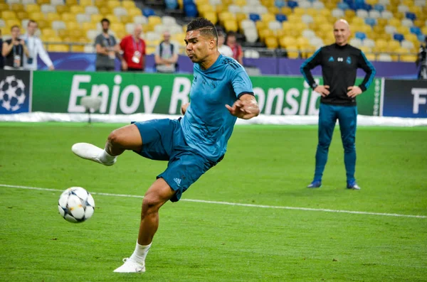 Kiev, Ukrayna - 26 Mayıs 2018: Casemiro ve eğitim 2018 Uefa Şampiyonlar Ligi final maçında Real Madrid ve Liverpool, Ukrayna arasında daha önce Real Madrid futbol oyuncuları