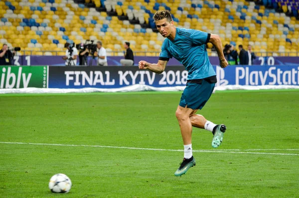Kiev, Ukrayna - 26 Mayıs 2018: Cristiano Ronaldo ve eğitim 2018 Uefa Şampiyonlar Ligi final maçında Real Madrid ve Liverpool, Ukrayna arasında daha önce Real Madrid futbol oyuncuları