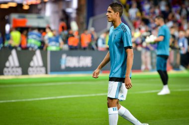 Kiev, Ukrayna - 26 Mayıs 2018: Fooraphael Varane tballer önce 2018 Uefa Şampiyonlar Ligi Finali maç Real Madrid ve Kiev Ukrayna Milli Güvenlik olimpiyskiy Stadyumu'nda Liverpool arasında