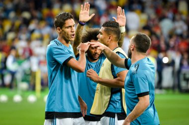 Kiev, Ukrayna - 26 Mayıs 2018: Raphael Varane 2018 önce Uefa Şampiyonlar Ligi Finali maç Real Madrid ve Kiev Ukrayna Milli Güvenlik olimpiyskiy Stadyumu'nda Liverpool arasında
