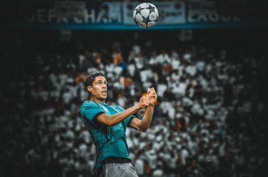 Kiev, Ukrayna - 26 Mayıs 2018: Raphael Varane 2018 önce Uefa Şampiyonlar Ligi Finali maç Real Madrid ve Kiev Ukrayna Milli Güvenlik olimpiyskiy Stadyumu'nda Liverpool arasında