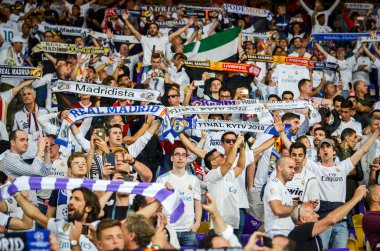 Kiev, Ukrayna - 26 Mayıs 2018: 2018 Uefa Şampiyonlar Ligi final maçı önce Real Madrid ve Liverpool, Ukrayna arasında Stadı nda Real Madrid hayranları onların takım destek
