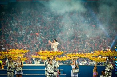 Kiev, Ukrayna - 26 Mayıs 2018: Dua Lipa'nın tam performansta 2018 Uefa Şampiyonlar Ligi açılış töreni 2018 Uefa Şampiyonlar Ligi final maçı, Ukrayna önce finali