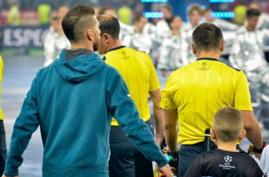 Kiev, Ukrayna - 26 Mayıs 2018: 2018 Uefa Şampiyonlar Ligi final maçı önce Real Madrid ve Liverpool, Ukrayna arasında Sergio Ramos alana girer