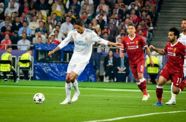 Kiev, Ukrayna - 26 Mayıs 2018: Raphael Varane kutlamak 2018 Uefa Şampiyonlar Ligi final maçında Real Madrid ve Kiev Ukrayna Milli Güvenlik olimpiyskiy Stadyumu'nda Liverpool arasında sırasında