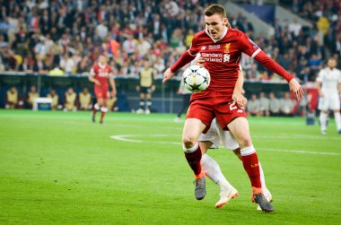 Kiev, Ukrayna - 26 Mayıs 2018: Andrew Robertson (L) ve Luka Modric 2018 sırasında Uefa Şampiyonlar Ligi Finali maç Real Madrid ve Kiev Ukrayna Milli Güvenlik olimpiyskiy Stadyumu'nda Liverpool arasında