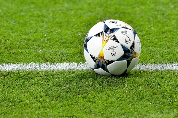 Kiev, Ukrayna - 26 Mayıs 2018: Champioms legue top yakın çekim yalan 2018 Uefa Şampiyonlar Ligi final maçında Real Madrid ve Liverpool, Ukrayna arasında daha önce üzerine