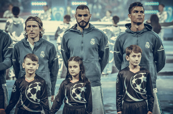 КИЕВ, Украина - 26 мая 2018 года: Футболист перед финальным матчем Лиги чемпионов УЕФА 2018 года между "Реал Мадридом" и "Ливерпулем" в Киеве на Олимпийском стадионе НСК, Украина
