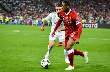Kiev, Ukrayna - 26 Mayıs 2018: 2018 sırasında Georginio Wijnaldum (R) Uefa Şampiyonlar Ligi Finali maç Real Madrid ve Kiev Ukrayna Milli Güvenlik olimpiyskiy Stadyumu'nda Liverpool arasında