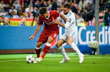 Kiev, Ukrayna - 26 Mayıs 2018: Roberto Firmino (L) ve Daniel Carvajal 2018 sırasında Uefa Şampiyonlar Ligi Finali maç Real Madrid ve Kiev Ukrayna Milli Güvenlik olimpiyskiy Stadyumu'nda Liverpool arasında