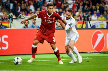 Kiev, Ukrayna - 26 Mayıs 2018: Roberto Firmino (L) ve Daniel Carvajal 2018 sırasında Uefa Şampiyonlar Ligi Finali maç Real Madrid ve Kiev Ukrayna Milli Güvenlik olimpiyskiy Stadyumu'nda Liverpool arasında