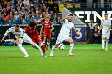 Kiev, Ukrayna - 26 Mayıs 2018: Sergio Ramos Resepsiyon muhammed salih bir omuz sakatlığı Uefa Şampiyonlar Ligi 2018, Ukrayna finalinde çekti karşı Güreş