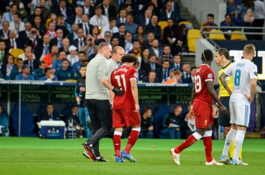 Kiev, Ukrayna - 26 Mayıs 2018: Sergio Ramos Resepsiyon muhammed salih bir omuz sakatlığı Uefa Şampiyonlar Ligi 2018, Ukrayna finalinde çekti karşı Güreş