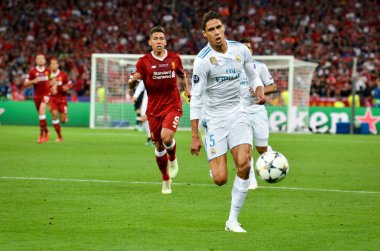 Kiev, Ukrayna - 26 Mayıs 2018: Raphael Varane kutlamak 2018 Uefa Şampiyonlar Ligi final maçında Real Madrid ve Kiev Ukrayna Milli Güvenlik olimpiyskiy Stadyumu'nda Liverpool arasında sırasında