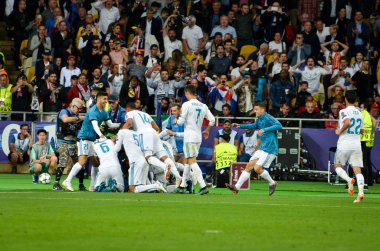 Kiev, Ukrayna - 26 Mayıs 2018: Kiev Ukrayna Milli Güvenlik olimpiyskiy Stadyumu'nda Şampiyonlar Ligi finalinde hedefi dahilinde Real Madrid'li futbolcular kutlamak